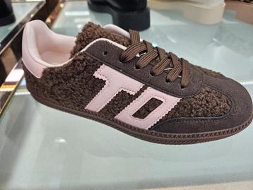 Teddy sneaker bruin/roze beschikbaar voor biedingen