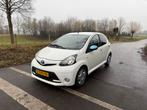 Toyota Aygo 1.0 12V Vvt-i 5DRS 2013 Wit, Voorwielaandrijving, Euro 5, Stof, 4 stoelen