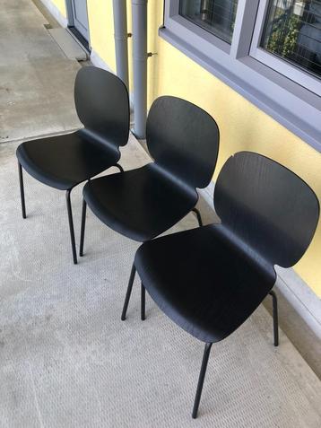 Drie zwarte Ikea stoelen beschikbaar voor biedingen