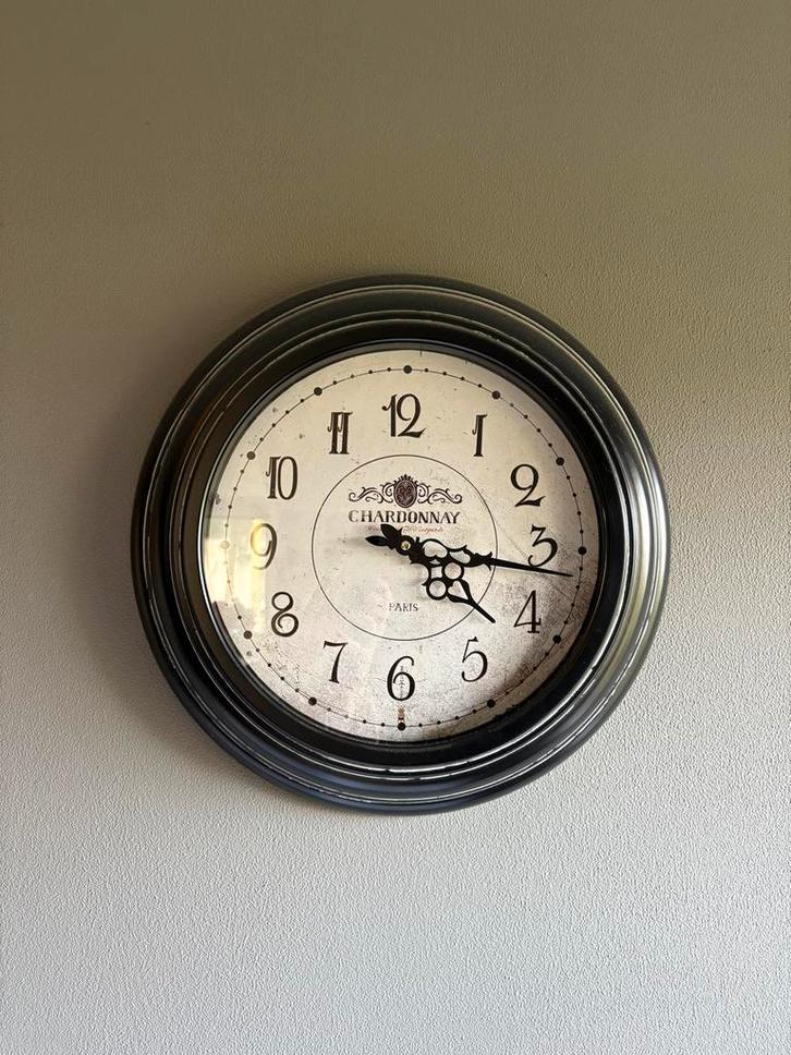 Mooie Wandklok - Chardonnay Paris, Huis en Inrichting, Woonaccessoires | Klokken, Zo goed als nieuw, Wandklok, Analoog, Ophalen