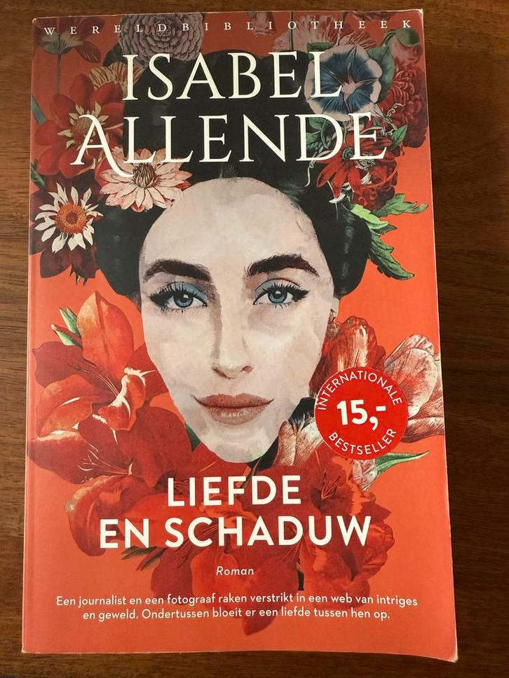 Liefde en Schaduw - Isabel Allende, Boeken, Romans, Gelezen, Europa overig, Ophalen of Verzenden