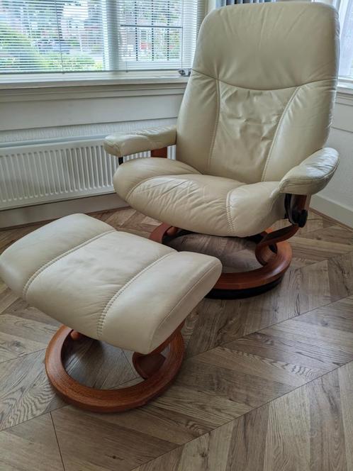 Stressless Ekornes Relaxfauteuil met bankje, Huis en Inrichting, Fauteuils, Zo goed als nieuw, Hout, Leer, 75 tot 100 cm, 75 tot 100 cm