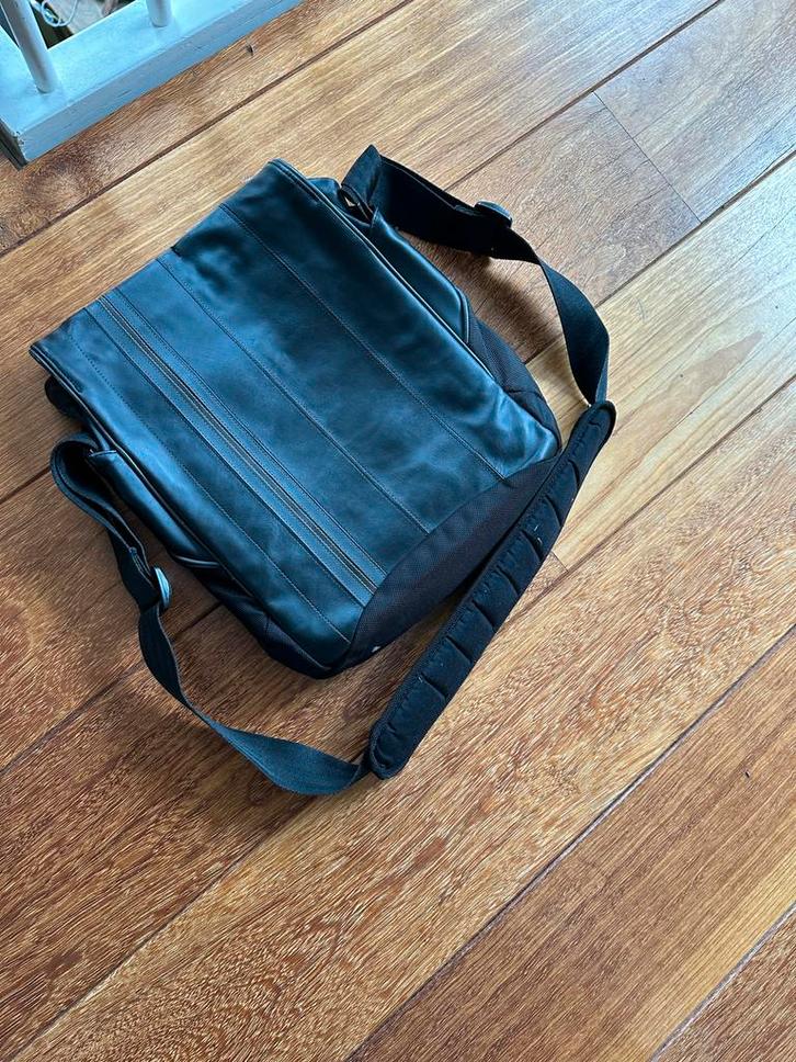 Crumpler leren tas, Sieraden, Tassen en Uiterlijk, Tassen | Rugtassen, Gebruikt, Overige merken, 25 tot 40 cm, 30 tot 45 cm, Ophalen of Verzenden