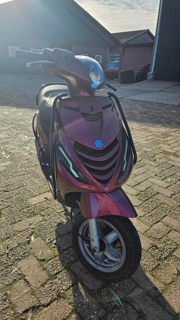 Piaggo zip kameleon rood, Fietsen en Brommers, Scooters | Piaggio, Gebruikt, Zip, Maximaal 45 km/u, Benzine, Ophalen