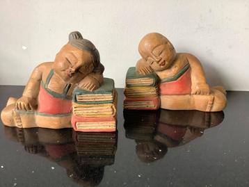 Brocante houten boekensteunen Aziatische figuren beschikbaar voor biedingen