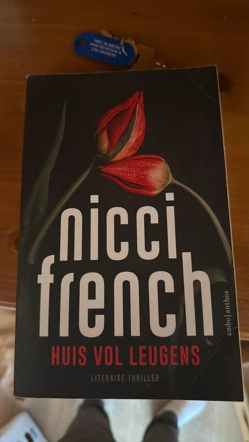 Nicci French - Huis vol leugens, Boeken, Thrillers, Zo goed als nieuw, Nederland, Ophalen of Verzenden