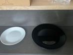 Glazen en borden, Huis en Inrichting, Keuken | Servies, Ophalen, Zo goed als nieuw, Bord(en), Effen