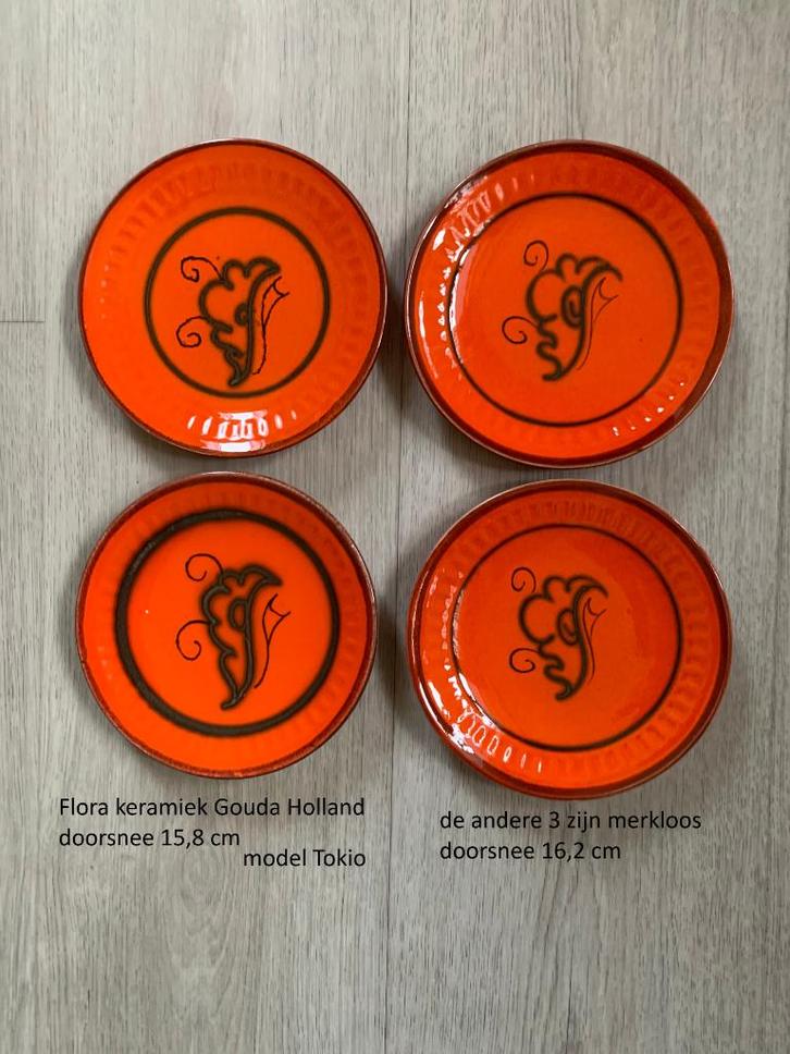 gebakbordjes, taartbordjes, model Tokio Flora keramiek Gouda, Antiek en Kunst, Antiek | Servies los, Ophalen of Verzenden