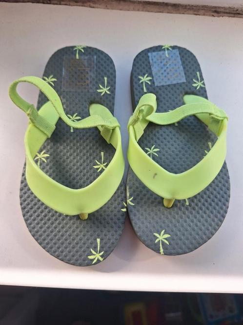 Splinter nieuwe groene teenslippers met hielbandje maat24/25, Kinderen en Baby's, Kinderkleding | Schoenen en Sokken, Nieuw, Overige typen