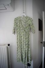 Groene wikkeljurk met bloemenpatroon Monki maat 34, Kleding | Dames, Jurken, Verzenden, Monki, Maat 34 (XS) of kleiner, Gedragen