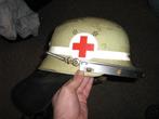 deze  rode kruis helm is na de oorlog  geruikt met stempel, Verzamelen, Duitsland, Ophalen of Verzenden, Helm of Baret, Landmacht