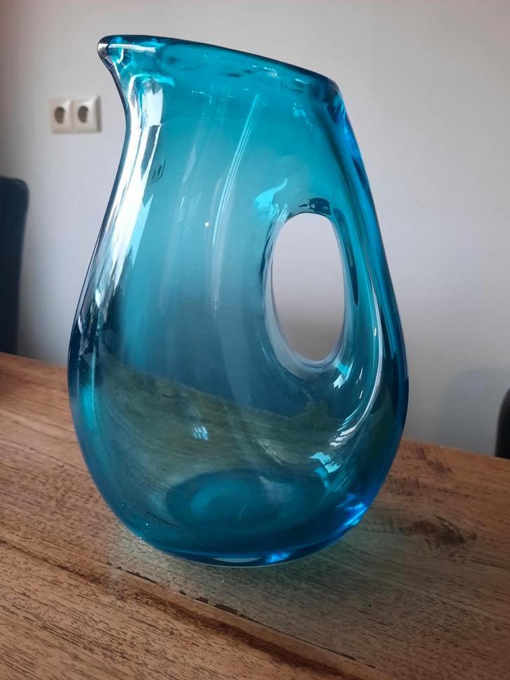 Pols Potten 'Jug with hole' karaf of vaas in turkoois, Huis en Inrichting, Woonaccessoires | Vazen, Nieuw, Blauw, Minder dan 50 cm