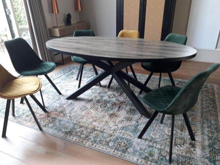 Mooie ovale  eettafel van Store  6, Huis en Inrichting, Tafels | Eettafels, Zo goed als nieuw, 100 tot 150 cm, 200 cm of meer