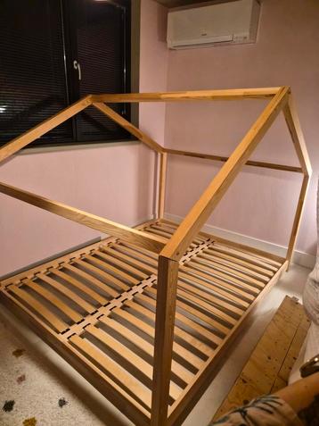 Bedframe te koop beschikbaar voor biedingen