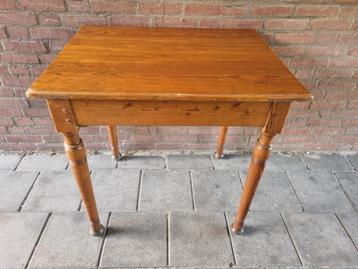 Houten Eettafel met Draaipoten beschikbaar voor biedingen