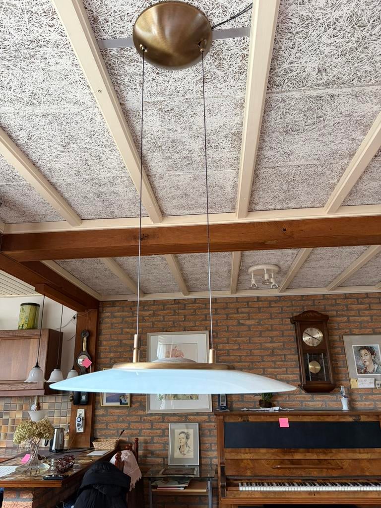 Moderne hanglamp met matglas – messing details, Ophalen, Zo goed als nieuw, Minder dan 50 cm