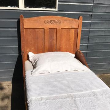  Vintage houten bed eenpersoons 90 x 200 beschikbaar voor biedingen