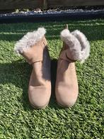 Enkellaarsjes met nep bont - Maat 37, Kleding | Dames, Schoenen, Ophalen of Verzenden, Zo goed als nieuw, Beige, Lage of Enkellaarzen