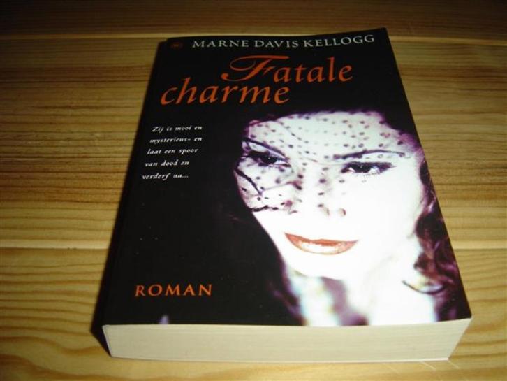 Te koop : fatale charme, Boeken, Romans, Zo goed als nieuw, Ophalen of Verzenden