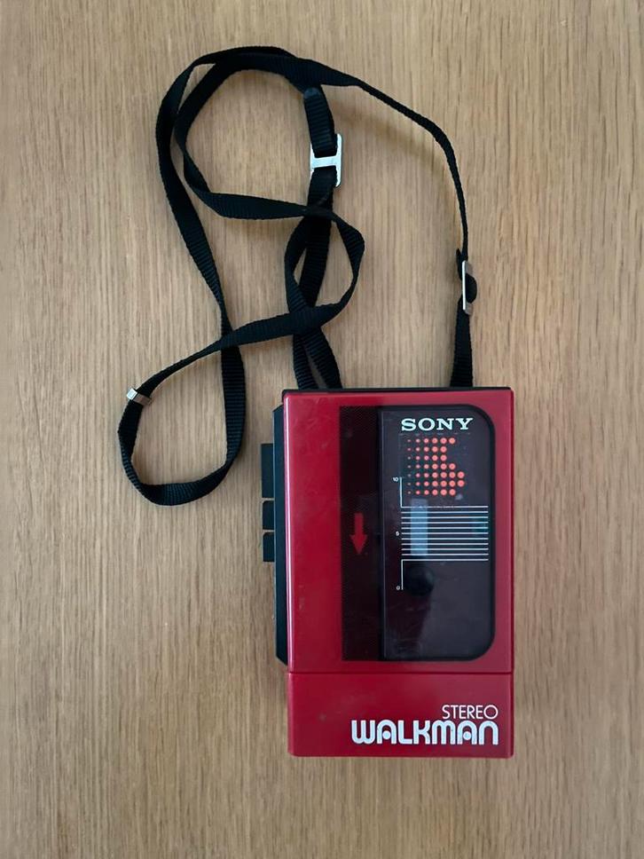 Zeldzame vintage rode walkman Sony WM-9, Audio, Tv en Foto, Walkmans, Discmans en Minidiscspelers, Walkman, Ophalen of Verzenden
