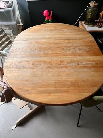 Ruime uitschuifbare eettafel  beschikbaar voor biedingen