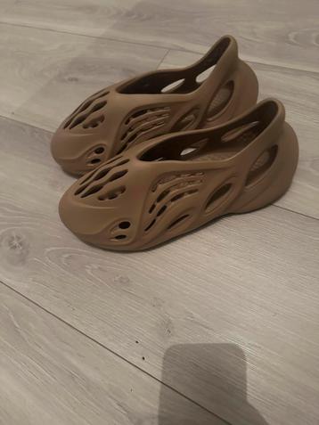 Adidas Foam Runner Maat 44 beschikbaar voor biedingen