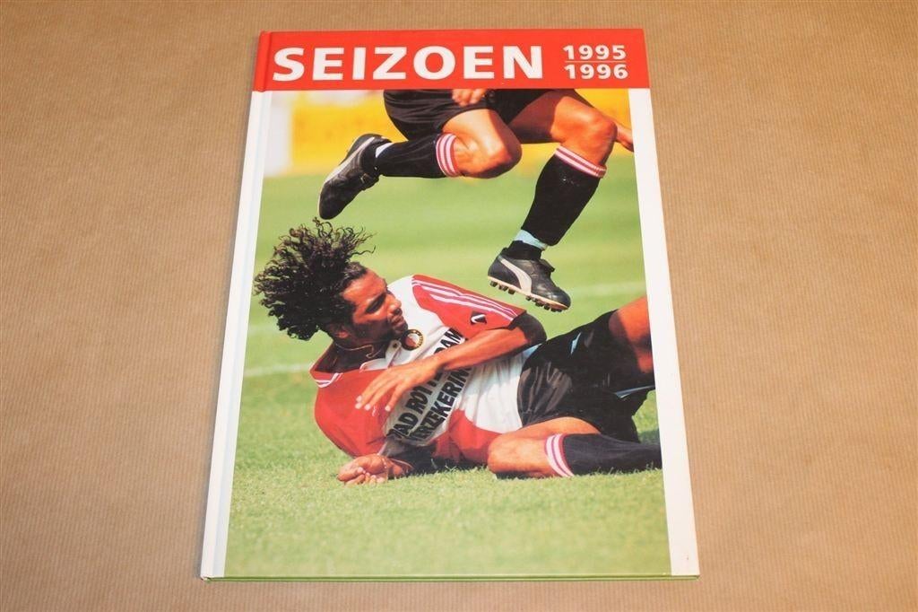 Feyenoord Seizoen 1995-1996 — Jaaroverzicht in Beeld, Boeken, Sportboeken, Gelezen, Watersport en Hengelsport, Ophalen of Verzenden