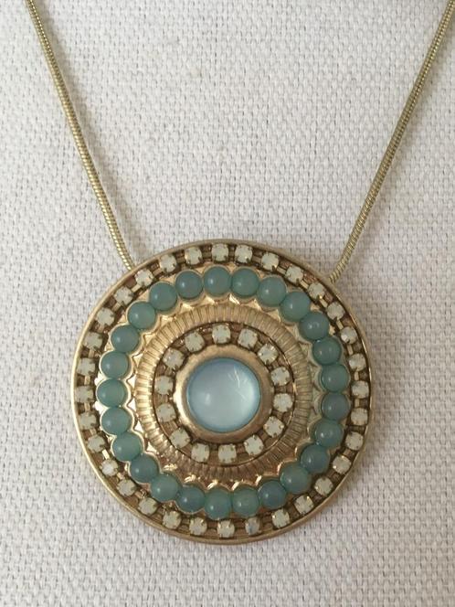 Ronde licht aqua steentjes hanger aan goudkleurige ketting, Sieraden, Tassen en Uiterlijk, Kettingen, Nieuw, Overige materialen