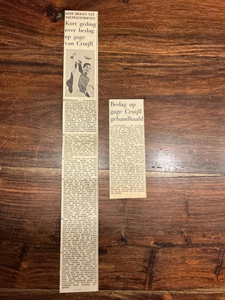 Voetbal krantenartikel beslag gage Cruijff Ajax Cor du Buy, Ophalen of Verzenden, Knipsel(s)