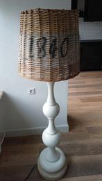 Vintage Vloerlamp met Rotan Kap, Huis en Inrichting, Lampen | Vloerlampen, Ophalen, Gebruikt, Vintage, Hout