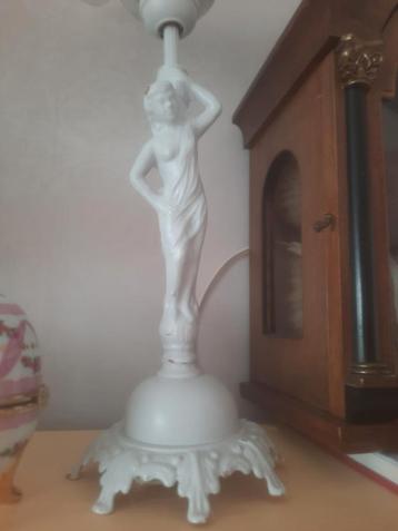 Vintage lamp beschikbaar voor biedingen
