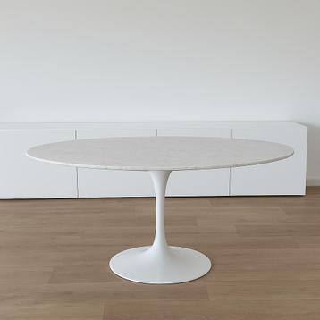 Tulip tafel marmer 1.80m ovaal (Eero Saarinen replica) beschikbaar voor biedingen