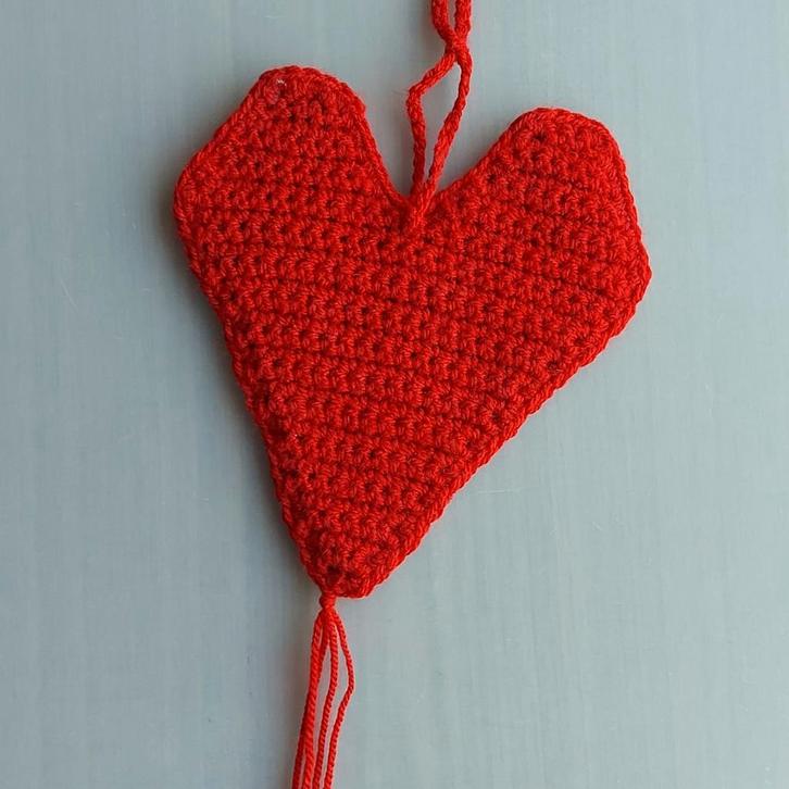 NIEUW! handgemaakt gehaakt rood hartje, Hobby en Vrije tijd, Feestartikelen, Nieuw, Versiering, Valentijn of Romantisch, Ophalen of Verzenden