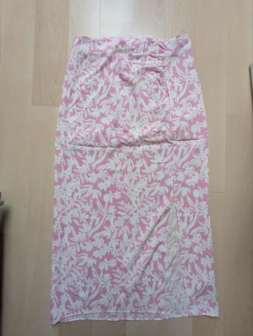 Leuke bloemetjes rok met split. Maat 36/S. Nieuw!, Kleding | Dames, Rokken, Nieuw, Maat 36 (S), Onder de knie, Ophalen of Verzenden