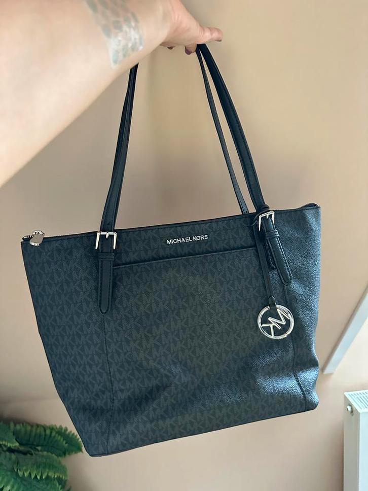 Michael Kors Tas - Zwarte Shopper, Sieraden, Tassen en Uiterlijk, Tassen | Damestassen, Zo goed als nieuw, Shopper, Zwart, Ophalen of Verzenden