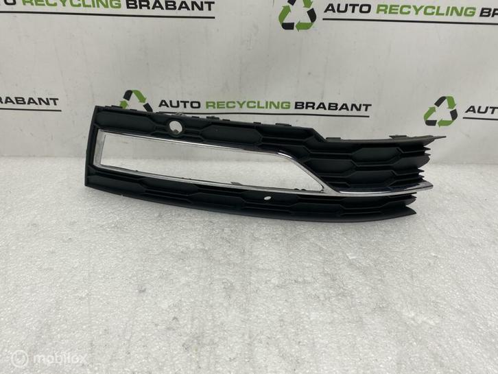 Voorbumper Rooster Rechts Skoda Octavia 4 ORIG 5E3807682C, Auto-onderdelen, Carrosserie en Plaatwerk, Skoda, Gebruikt, Ophalen of Verzenden