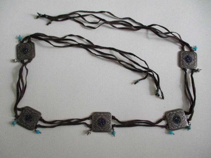 Vintage riem veters metalen plaatjes en kralen Boho stijl, Kleding | Dames, Riemen en Ceinturen, Gedragen, Bruin, Ophalen of Verzenden