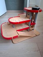 PlanToys Garage - 2 Verdiepingen, Kinderen en Baby's, Speelgoed | Houten speelgoed, Ophalen of Verzenden, Zo goed als nieuw, Overige typen