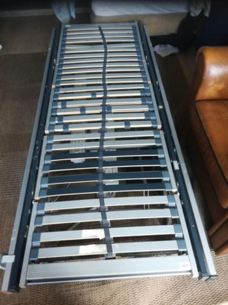 IJZEREN BED MET 2 MOTOREN, Antiek en Kunst, Antiek | Meubels | Bedden, Ophalen