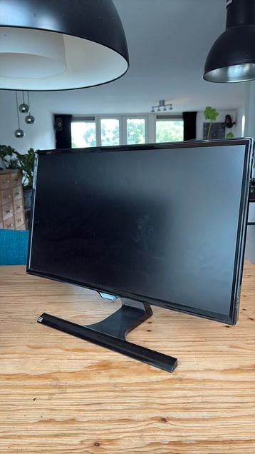 Samsung S24E390HL Monitor 24 Inch beschikbaar voor biedingen