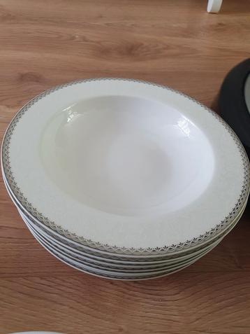 Witte dinerbordset - White dinner plates Bone China beschikbaar voor biedingen