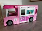 Barbie camper en kampeerset incl accesoires en barbiepoppen, Kinderen en Baby's, Speelgoed | Poppenhuizen, Ophalen of Verzenden