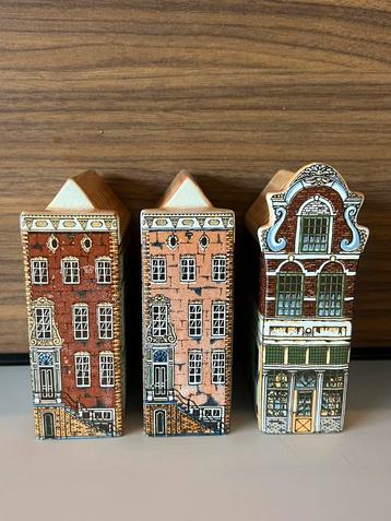 Polychroom Amsterdamse huisjes handgeschilderd beschikbaar voor biedingen