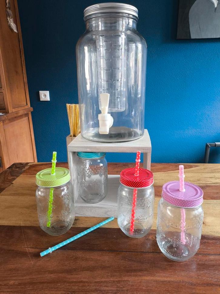 Water- en  sapkan met kraantje en 4 glazen, Huis en Inrichting, Keuken | Servies, Zo goed als nieuw, Glas of Glazen, Overige stijlen