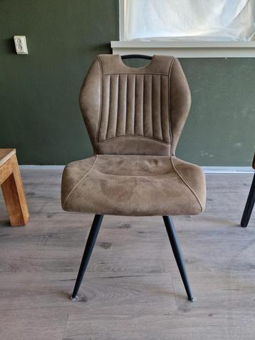 Twee eetkamerstoelen olijfgroen beschikbaar voor biedingen