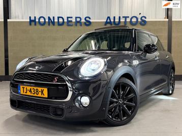 Mini Mini 2.0 Cooper S Chili Serious Business I JCW I PANORA beschikbaar voor biedingen