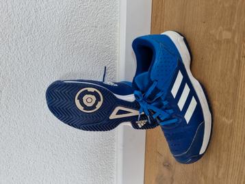 Adidas 36.5 binnenschoenen beschikbaar voor biedingen