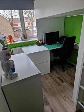 ZGAN IKEA Smastad Hoogslaper met bureau en kast beschikbaar voor biedingen