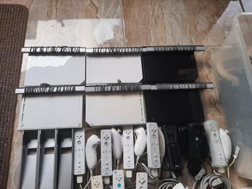 6x Wii Consoles compleet  & Accessoires - extra's  beschikbaar voor biedingen