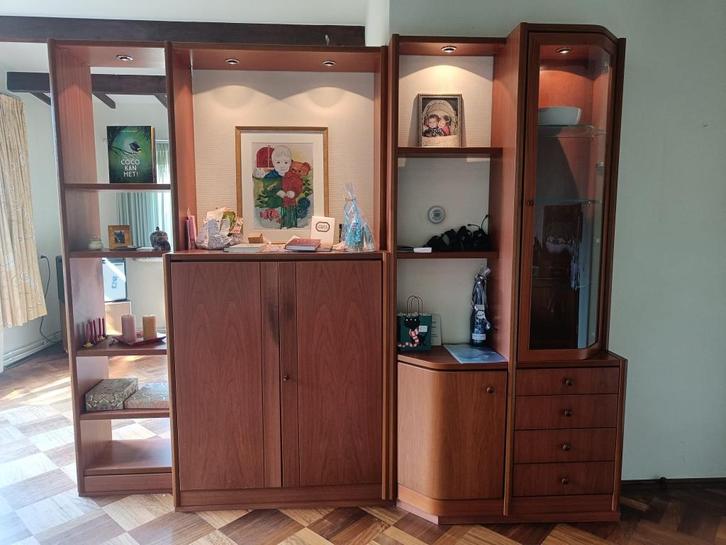 Prachtige vintage wandkast hulsta design 321, Huis en Inrichting, Kasten | Wandmeubels, Zo goed als nieuw, 200 cm of meer, 250 tot 300 cm